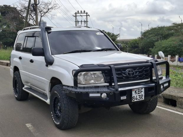 Toyota Land Cruiser Prado 2001 White