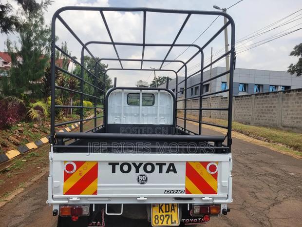 Toyota Dyna 2014 White