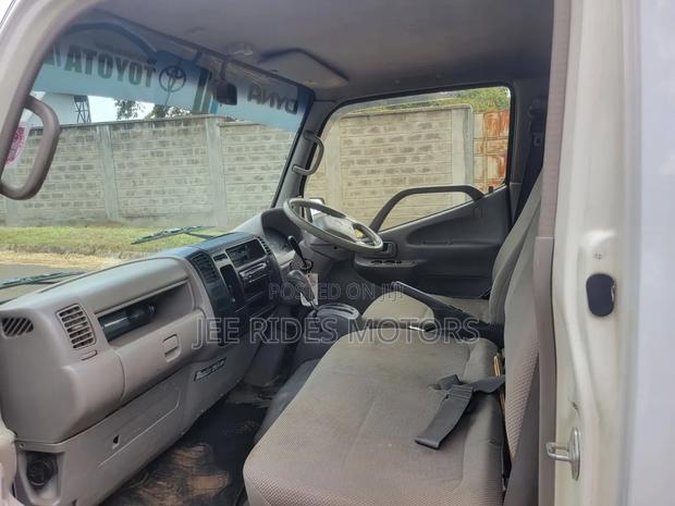 Toyota Dyna 2014 White