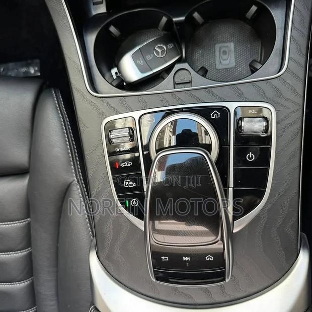 Mercedes-Benz C200 2019 Matt Black