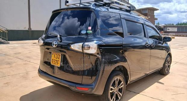 Toyota Sienta 2017 Black
