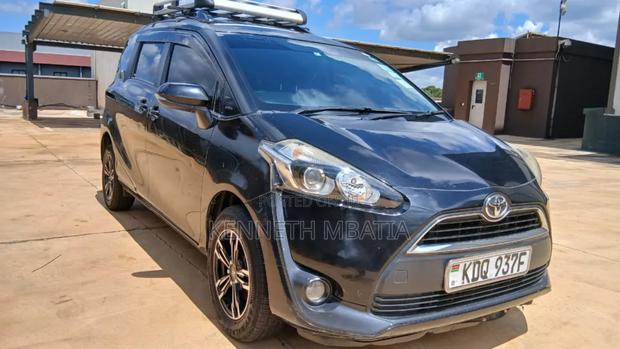 Toyota Sienta 2017 Black