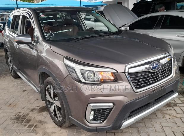 Subaru Forester Base AWD 2019 Brown