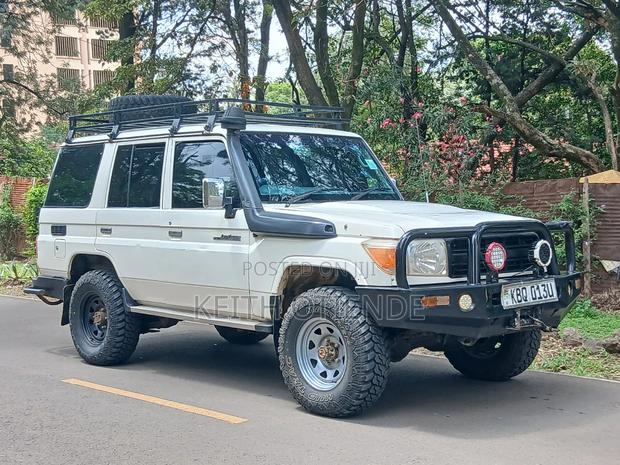 Toyota Land Cruiser 2012 White