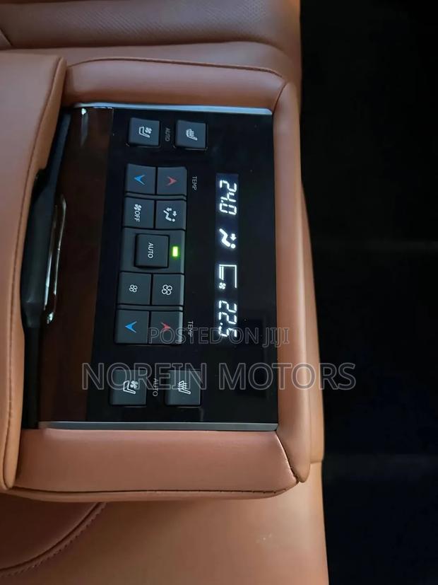 Lexus LX 570 AWD 2018 Gray