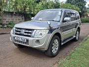 Mitsubishi Pajero 3.2 Di-Dc GLS 2012 Gray for sale