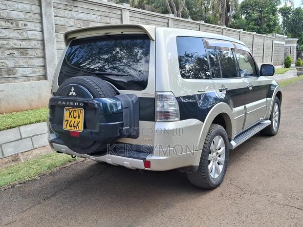 Mitsubishi Pajero 3.2 Di-Dc GLS 2012 Gray