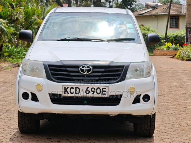 Toyota Hilux 2015 White