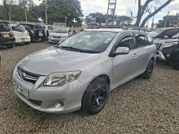 Toyota Corolla Fielder 1.5 Petrol FWD 2011 Silver