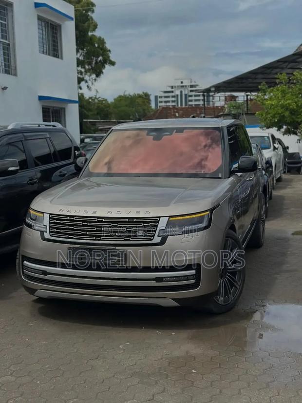 Land Rover Range Rover Vogue 2022 Gold