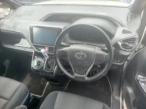 Toyota Voxy 2020 White