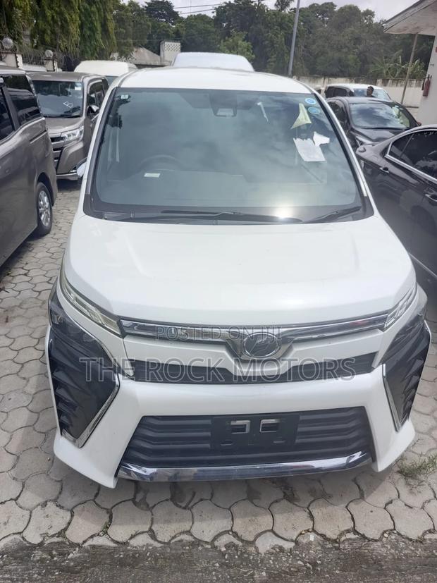 Toyota Voxy 2020 White