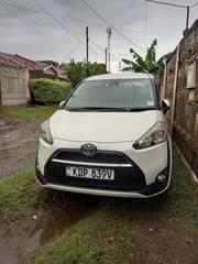 Toyota Sienta 2018 White for sale