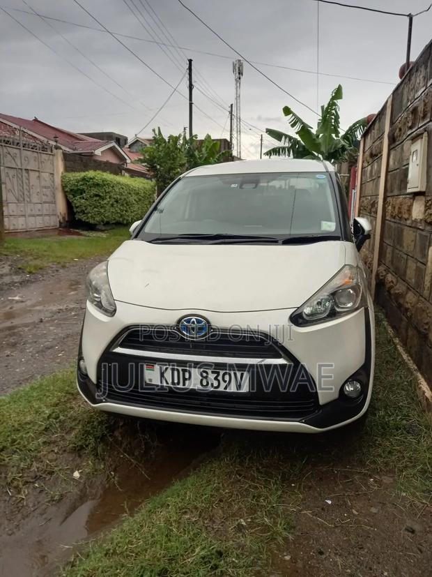 Toyota Sienta 2018 White