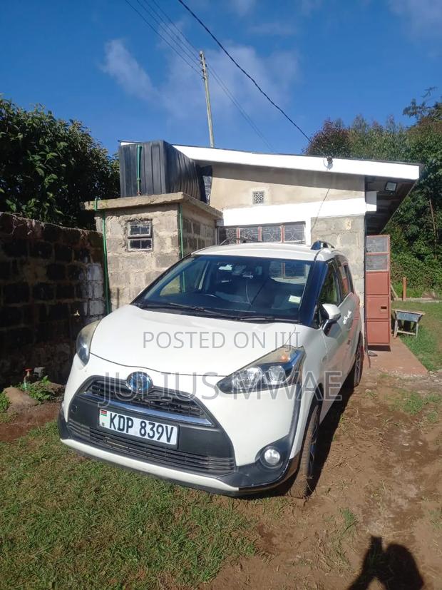 Toyota Sienta 2018 White
