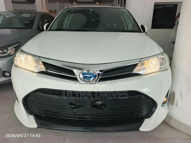 Toyota Corolla Fielder 1.5 Hybrid FWD 2019 White