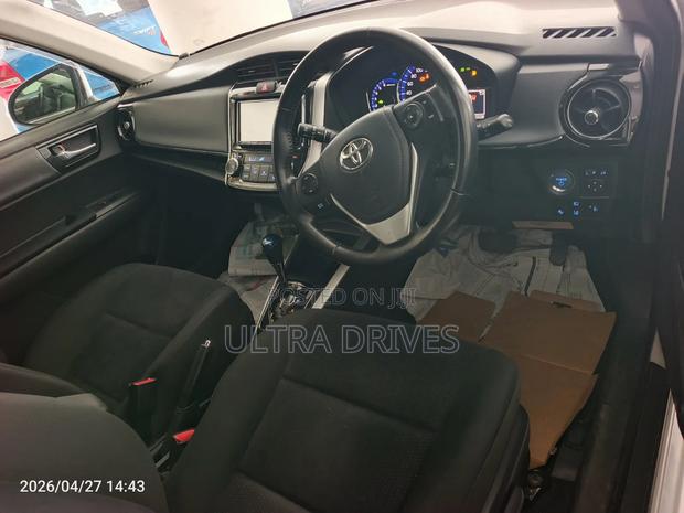 Toyota Corolla Fielder 1.5 Hybrid FWD 2019 White