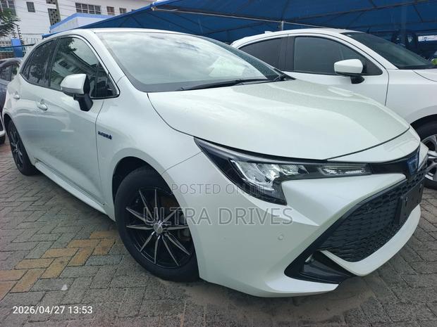 Toyota Corolla Hybrid 2026 White