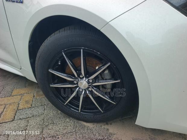 Toyota Corolla Hybrid 2026 White