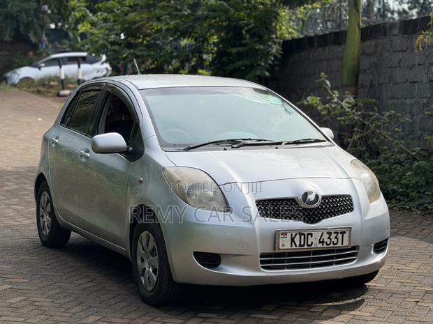 Toyota Vitz 2005 Silver
