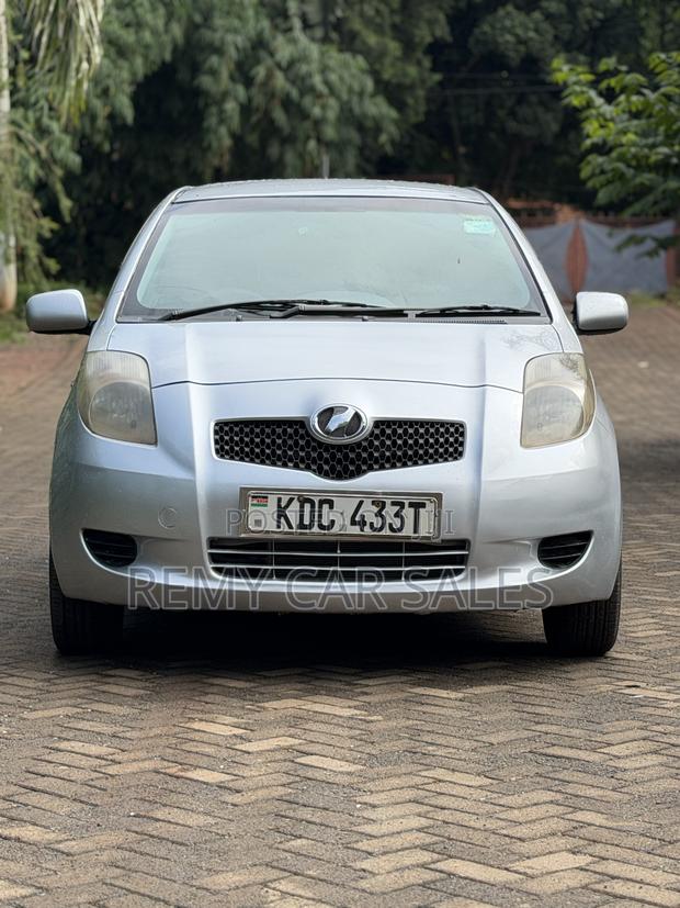 Toyota Vitz 2005 Silver