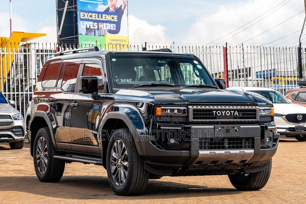 Toyota Land Cruiser Prado 2023 Black