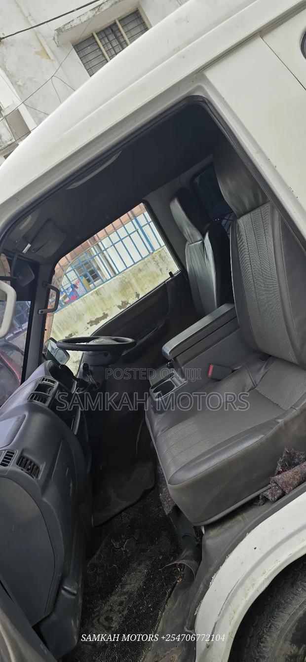 Mazda B-series 2014 White