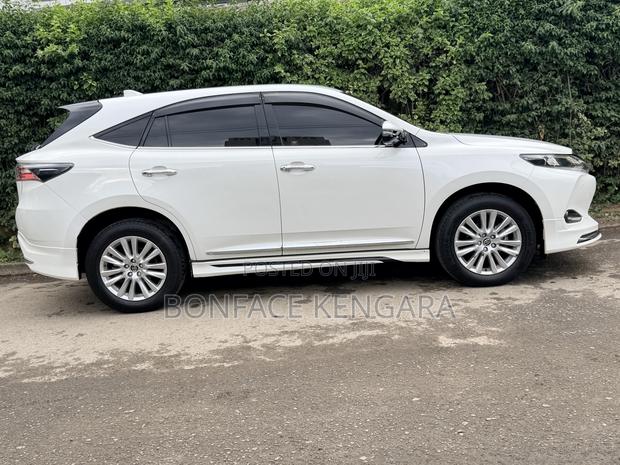Toyota Harrier 2.0 2017 White