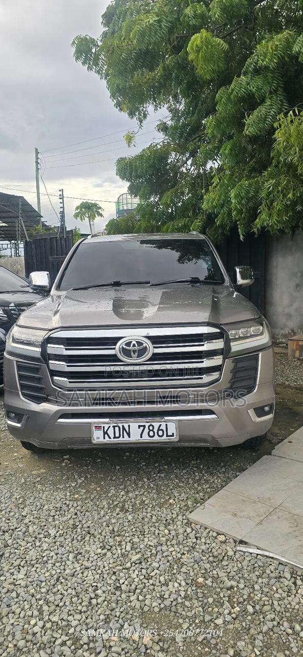 Toyota Land Cruiser 2012 Gold
