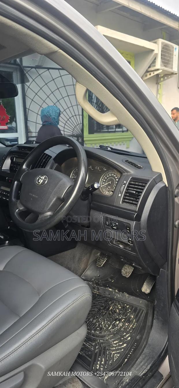 Toyota Land Cruiser 2012 Gold