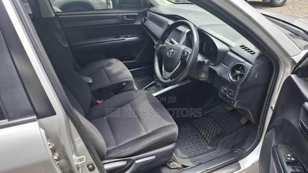 Toyota Corolla Fielder 1.5 Hybrid FWD 2015 Silver