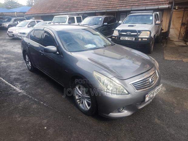 Nissan Skyline 2012 Silver