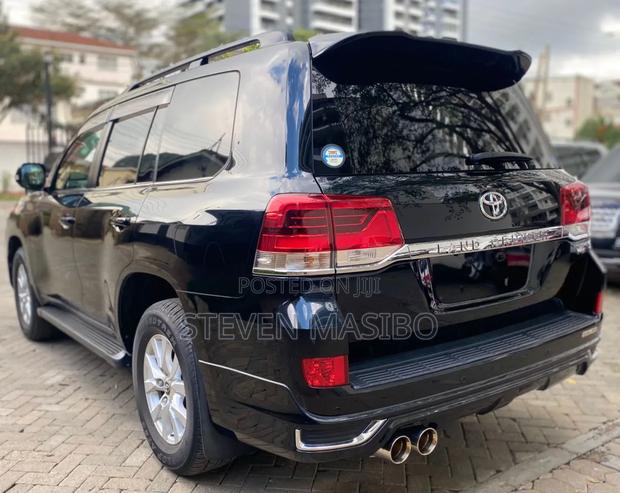 Toyota Land Cruiser 4.6 V8 ZX 2018 Black