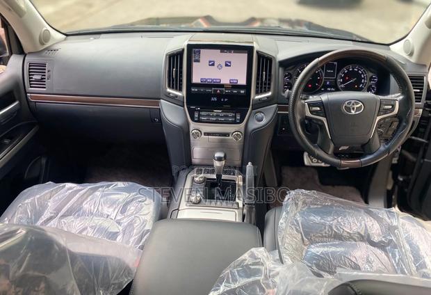 Toyota Land Cruiser 4.6 V8 ZX 2018 Black