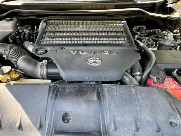 Toyota Land Cruiser 4.5 V8 DSL 2012 Black