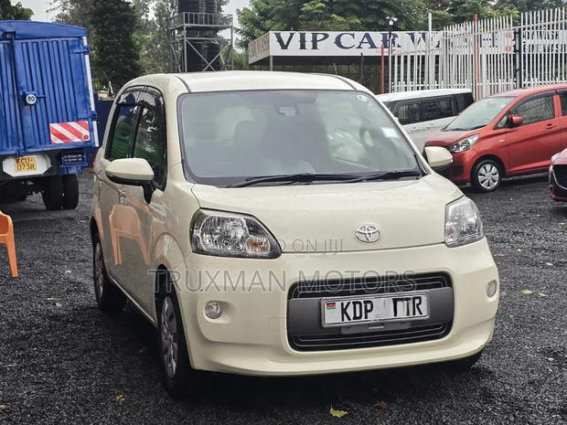 Toyota Porte 2017 Beige