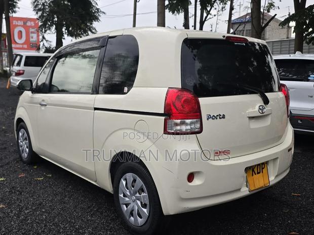 Toyota Porte 2017 Beige