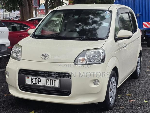 Toyota Porte 2017 Beige
