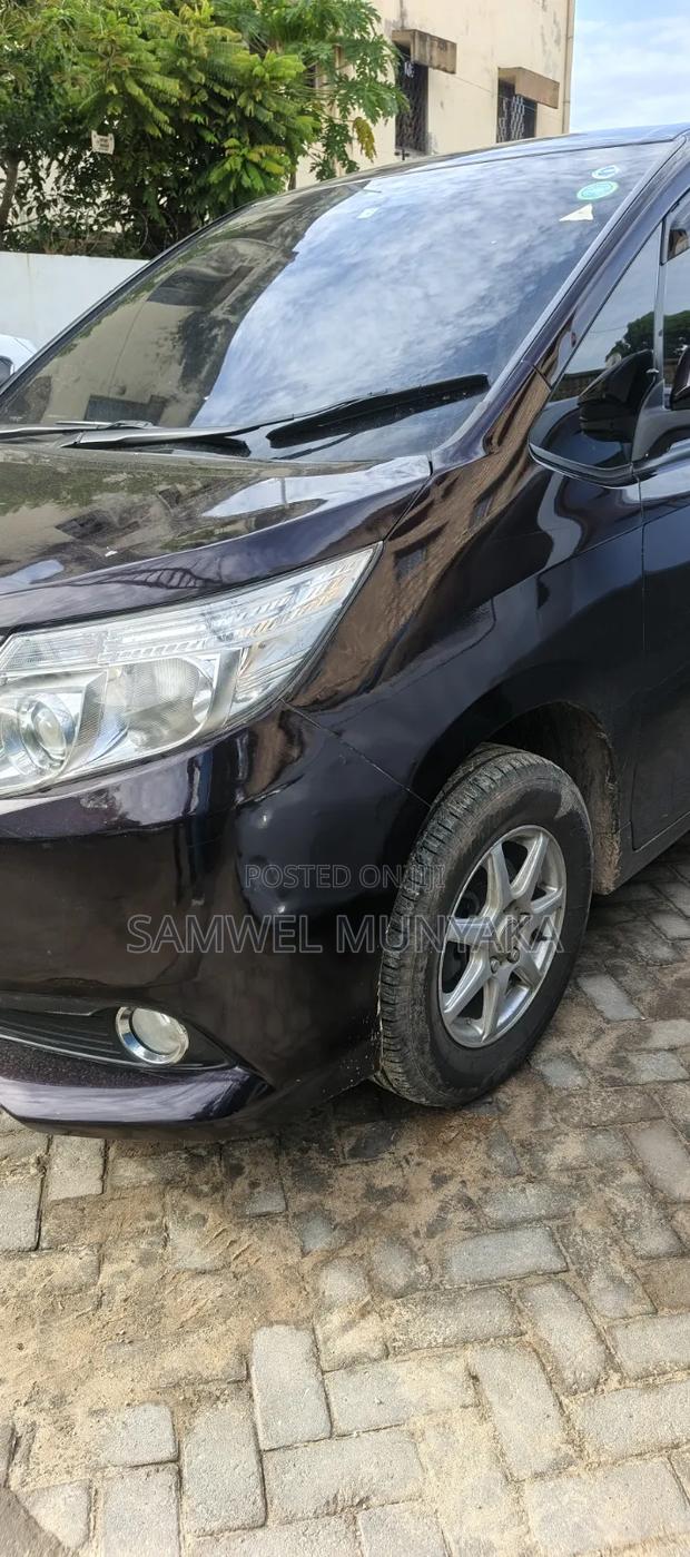Toyota Noah 2.0 FWD (8 Seater) 2017 Purple