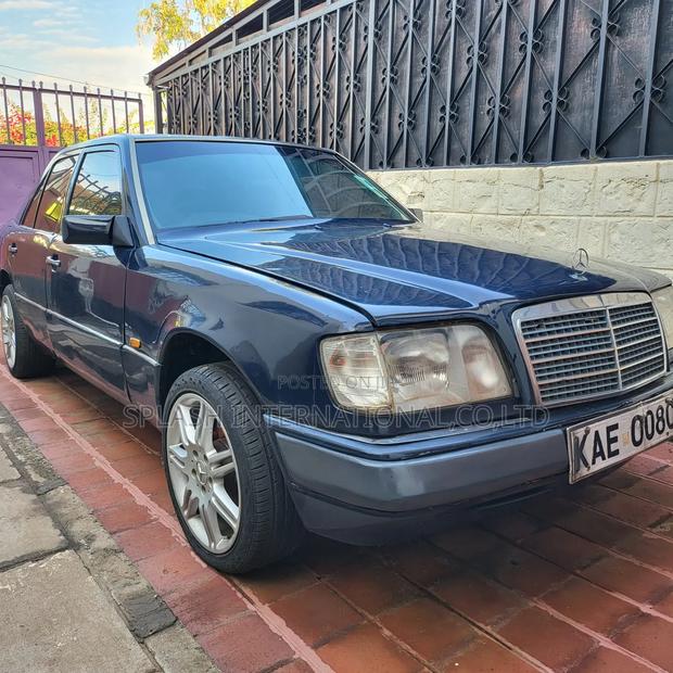 Mercedes-Benz E200 1997 Blue