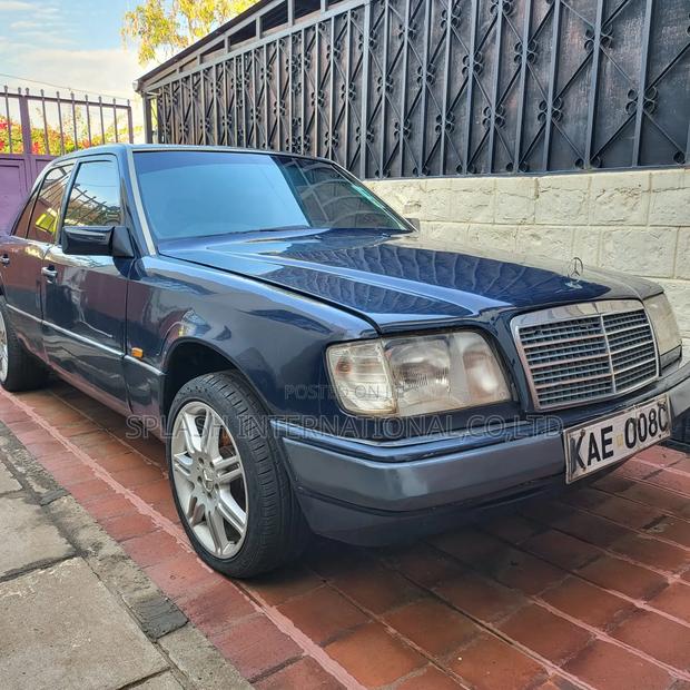 Mercedes-Benz E200 1997 Blue