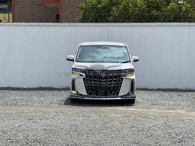 Toyota Alphard 2.5 Petrol FWD 2018 White