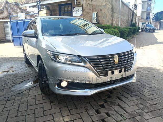 Toyota Premio 2018 Silver
