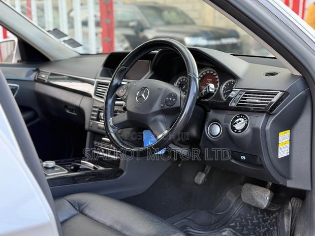Mercedes-Benz E300 2009 Silver