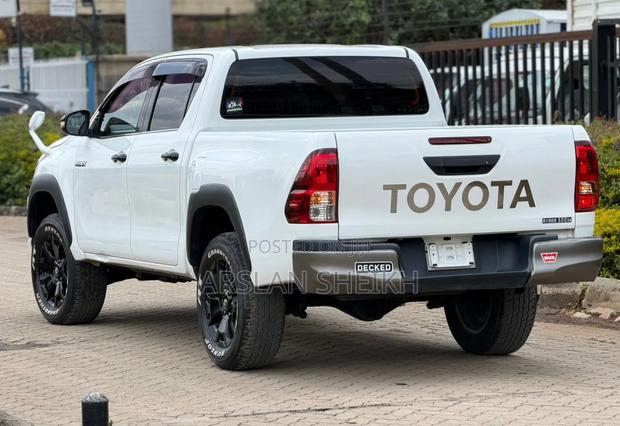 Toyota Hilux 2019 White