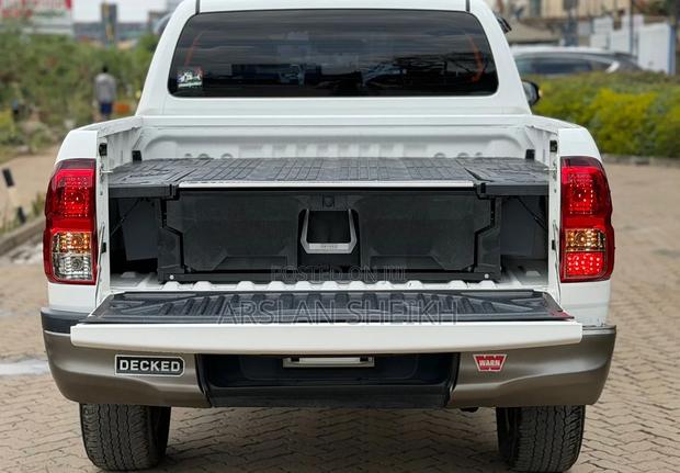 Toyota Hilux 2019 White