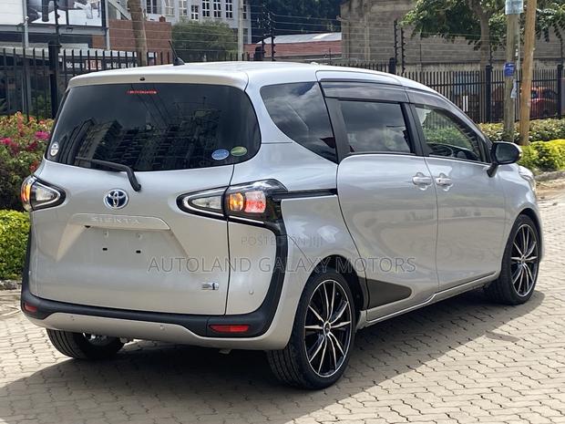 Toyota Sienta 1.5 Hybrid FWD 2020 Silver