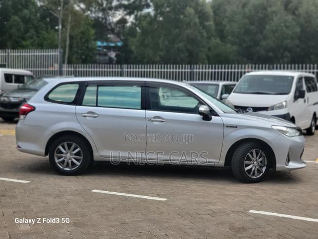 Toyota Corolla Fielder 2018 Silver