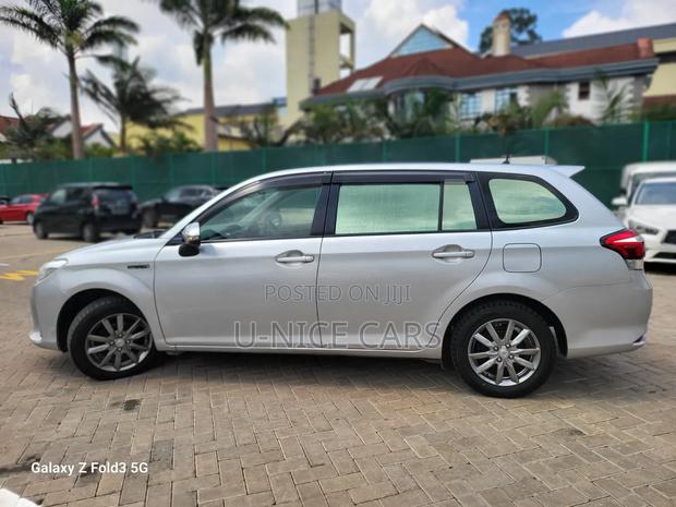Toyota Corolla Fielder 2018 Silver