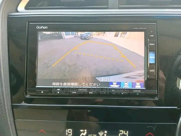 Honda Fit Shuttle 1.5 Hybrid 4WD 2019 Blue